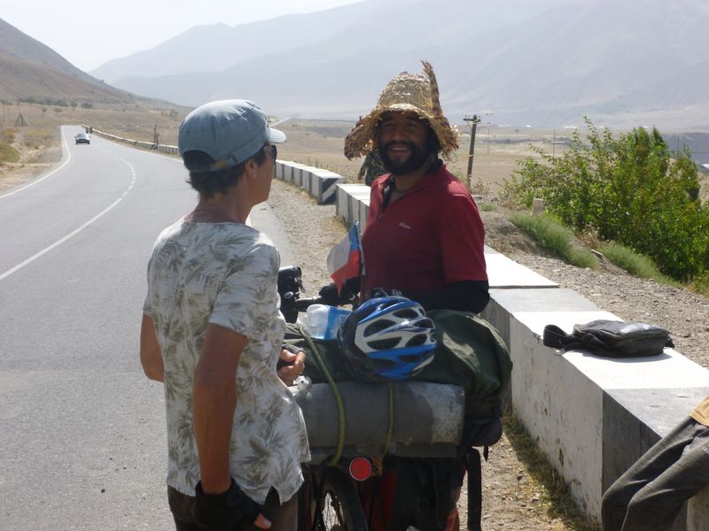 tadjikistan-J72-cycliste-Chilien-Plablo.jpg