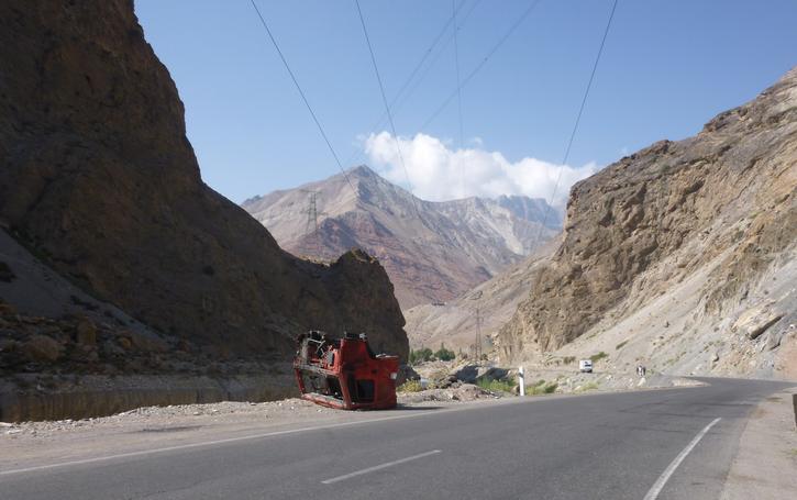 tadjikistan-J73-epave-camion.JPG