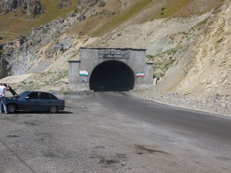 tadjikistan-J73-le-tunel-de-la-mort.jpg